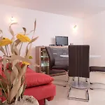 Ena *